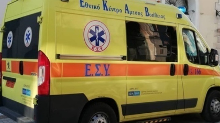 Δύο ελαφρά τραυματίες μετά από σύγκρουση δύο ΙΧ με αστικό λεωφορείο